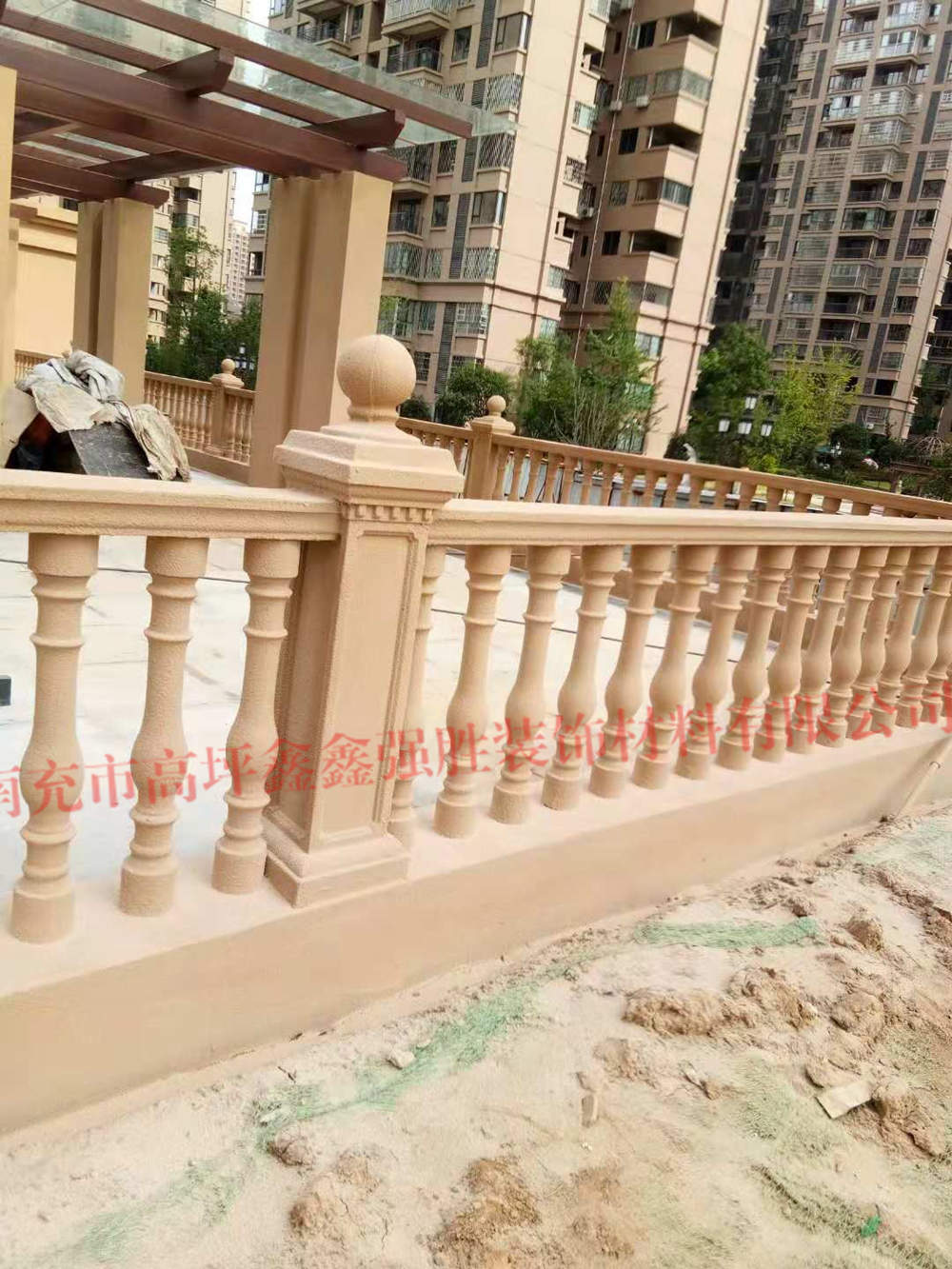 四川GRC浮雕花瓶柱案例